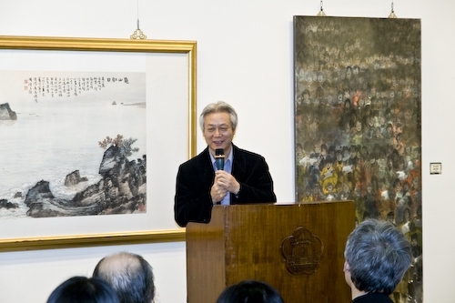 本校典藏美術展即日起至4月7日在國立台灣民主紀念館一展廳展出，作品涵蓋油畫、壓克力彩、水彩、複合媒材、水墨、膠彩、書法等，以饗藝術同好，並推廣本校經營「全方位優質藝術休閒文化」之理念。