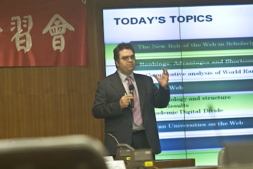 會議主題為「國家品質獎申請過程之檢討與改進及世界大學網路排名」的96學年度全面品質管理研習會在淡水校園覺生、驚聲國際會議廳以及蘭陽校園CL506會議廳之三會場同步舉行。