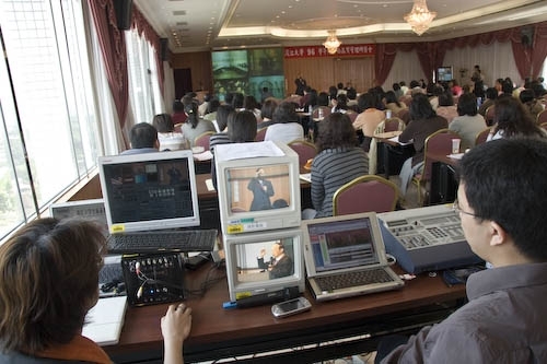 會議主題為「國家品質獎申請過程之檢討與改進及世界大學網路排名」的96學年度全面品質管理研習會在淡水校園覺生、驚聲國際會議廳以及蘭陽校園CL506會議廳之三會場同步舉行。