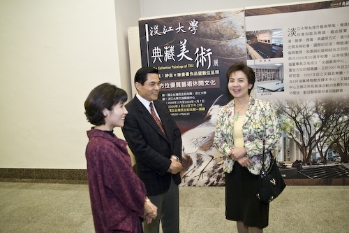 本校典藏美術展即日起至4月7日在國立台灣民主紀念館一展廳展出，作品涵蓋油畫、壓克力彩、水彩、複合媒材、水墨、膠彩、書法等，以饗藝術同好，並推廣本校經營「全方位優質藝術休閒文化」之理念。