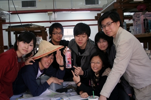 本校建築系舉辦為期10天的「淡海沿河低層永續住宅社區工作營」，邀請日本知名建築師、日本女子大學和東京理科大學學生共同參與，透過不同文化背景、生活、語言的學生，共同激發建築創意。