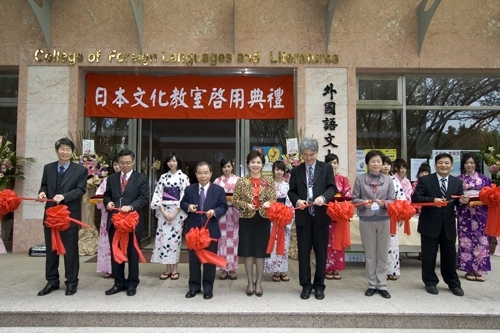 本校於春暖花開的三月天舉辦「春之饗宴」活動，熱情邀請校友返校團聚，校長張家宜特別主持歡迎茶會，讓校友瞭解母校發展現況及未來發展願景。