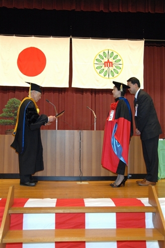 為表彰本校校長張家宜在國際教育研究發展上的卓越貢獻，日本城西大學頒贈名譽博士學位給張校長。張校長將持續以其豐富的行政經驗、專業素養及閱歷，全面推動國際化、資訊化、未來化教育理念，為全球培育更多有用的人才。