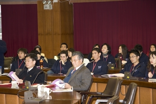 「淡江大學與世界發展青年學術營」「英語與國際文化研習營」近日於淡水校園展開，提升學生國際視野與能力，並落實跨越國界、領域及文化的藩籬而進行的集體協作。