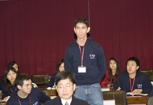 「淡江大學與世界發展青年學術營」「英語與國際文化研習營」近日於淡水校園展開，提升學生國際視野與能力，並落實跨越國界、領域及文化的藩籬而進行的集體協作。