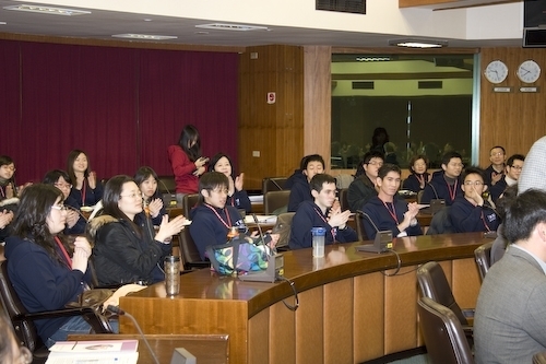 「淡江大學與世界發展青年學術營」「英語與國際文化研習營」近日於淡水校園展開，提升學生國際視野與能力，並落實跨越國界、領域及文化的藩籬而進行的集體協作。