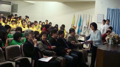 本校「寒假社會服務隊授旗授證典禮」在商管大樓B712舉行，校長張家宜親自授旗授證，以鼓勵學生社團發揮「人生以服務為目的」的美德。