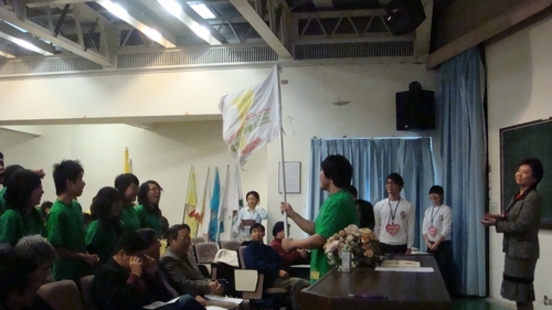 本校「寒假社會服務隊授旗授證典禮」在商管大樓B712舉行，校長張家宜親自授旗授證，以鼓勵學生社團發揮「人生以服務為目的」的美德。