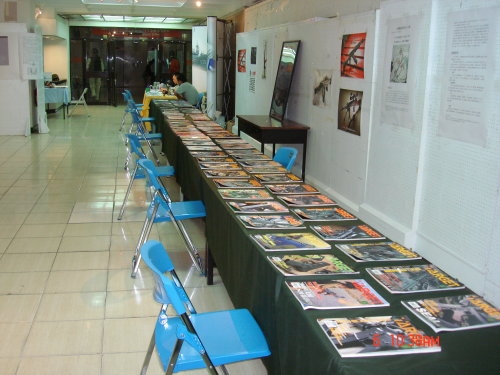 學術性社團國防研究社本週在商管展示廳舉行成果展，藉此推廣軍事休閒活動。