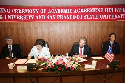 校長張家宜親自主持本校與美國舊金山州立大學簽訂兩校學術交流協議書典禮，本校大三出國的學生又多了一個選擇名校留學的機會。