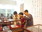「于右任書法精品暨粥會集文展覽」在本校文錙藝術中心展出50多件于右任不同時期的書法作品、照片及用印等，藉此機會欣賞于右任獨具面貌的書藝之美。
