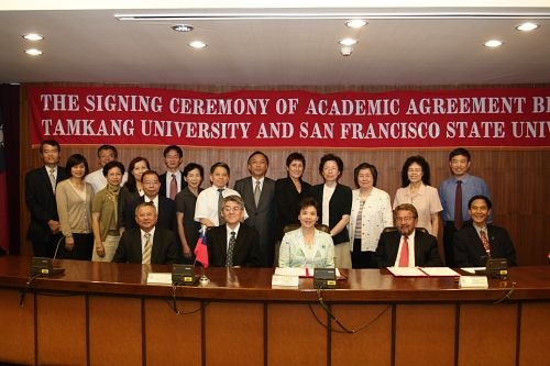 校長張家宜親自主持本校與美國舊金山州立大學簽訂兩校學術交流協議書典禮，本校大三出國的學生又多了一個選擇名校留學的機會。