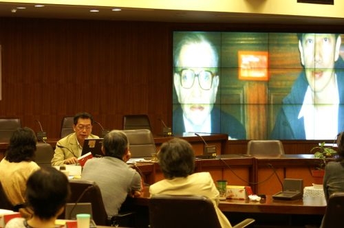 女教職員聯誼會與員工福利互助委員會在驚聲國際會議廳合辦「咖啡文化巡禮」講座，讓與會者體驗每個咖啡國度都有其特定的咖啡文化。