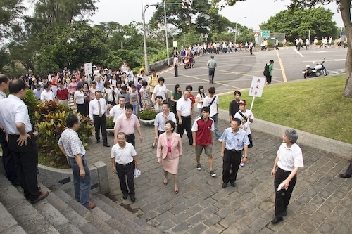 97學年度新生開學典禮暨入學講習在淡水校園舉行，新生登上克難坡開啟高等知識的寶藏。張校長家宜勉勵學生秉持校訓樸實剛毅的精神，認真學習，培養多方面的知識技能與道德品格，並擁有資訊化的能力、國際化的世界觀以及未來化的宏觀思維，以因應瞬息萬變的時代潮流，掌握成功的契機。