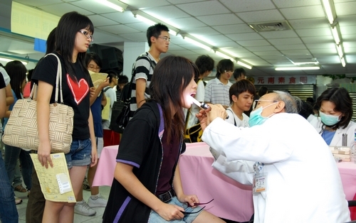 本校今年大學部新生報到率高達98.07%，較去年增加0.59%。在面臨少子化衝擊，許多學校的報到率呈現下滑之趨勢下，本校新生報到率仍然能屢創新高，實屬不易。