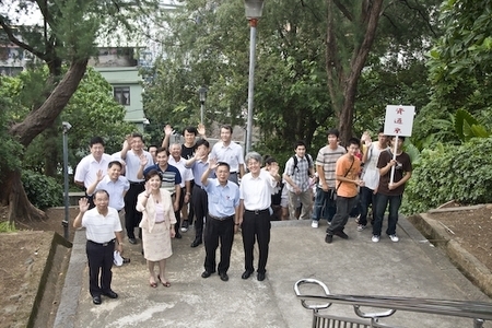 97學年度新生開學典禮暨入學講習在淡水校園舉行，新生登上克難坡開啟高等知識的寶藏。張校長家宜勉勵學生秉持校訓樸實剛毅的精神，認真學習，培養多方面的知識技能與道德品格，並擁有資訊化的能力、國際化的世界觀以及未來化的宏觀思維，以因應瞬息萬變的時代潮流，掌握成功的契機。