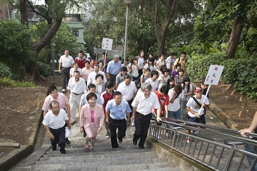 97學年度新生開學典禮暨入學講習在淡水校園舉行，新生登上克難坡開啟高等知識的寶藏。張校長家宜勉勵學生秉持校訓樸實剛毅的精神，認真學習，培養多方面的知識技能與道德品格，並擁有資訊化的能力、國際化的世界觀以及未來化的宏觀思維，以因應瞬息萬變的時代潮流，掌握成功的契機。