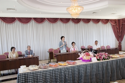 女教職員聯誼會為慶祝教師節，在覺生國際會議廳舉行「國際美食饗宴活動」，邀請張校長家宜與二位前任校長一起與同仁聯誼，在這個尊師的九月天，為無私奉獻的老師們獻上無限的祝福。