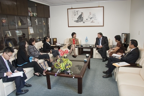 西班牙Huelva大學校長Dr. Francisco Jose Matinez Lopez及亞洲文化中心主任Dr. Grace Mun Man Shum蒞校訪問，研議兩校學術合作交流事宜。