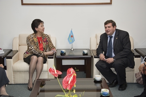 西班牙Huelva大學校長Dr. Francisco Jose Matinez Lopez及亞洲文化中心主任Dr. Grace Mun Man Shum蒞校訪問，研議兩校學術合作交流事宜。
