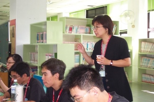 本校資訊圖書管理學系宋雪芳副教授及數學系陳筱蓉同學，於教育部辦理之「97年度大專校院辦理服務學習績優學校、行政人員、教師及學生」評選中脫穎而出，榮獲服務學習績優教師及學生。