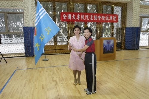 校長張家宜特別出席2007年全國大專校院運動會授旗典禮，期勉出賽人員發揮本校企業最愛的團隊合作精神、高穩定度與抗壓性的特質，以爭取佳績。