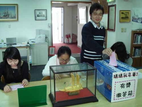 「龜殼船多重？海博館邀你猜一猜」活動，自即日起至本月30日止，只要猜出這艘「龜殼船」的重量，就可以得到優厚的獎金。
