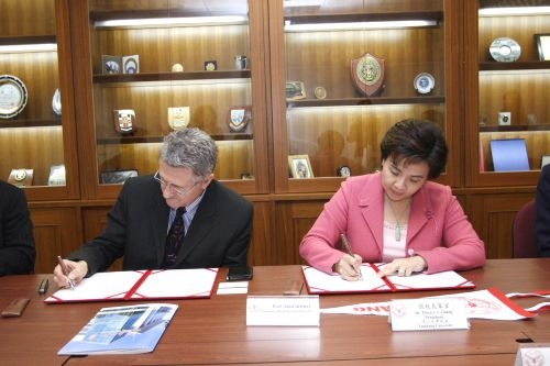 本校校長張家宜與海外留學基金會（SAF）董事長Prof. John Belcher簽訂備忘錄，成為國內第一所與該基金會簽約之學校，拓展本校招收國外學生或學生出國研習的管道。