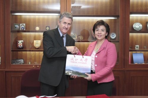 本校校長張家宜與海外留學基金會（SAF）董事長Prof. John Belcher簽訂備忘錄，成為國內第一所與該基金會簽約之學校，拓展本校招收國外學生或學生出國研習的管道。