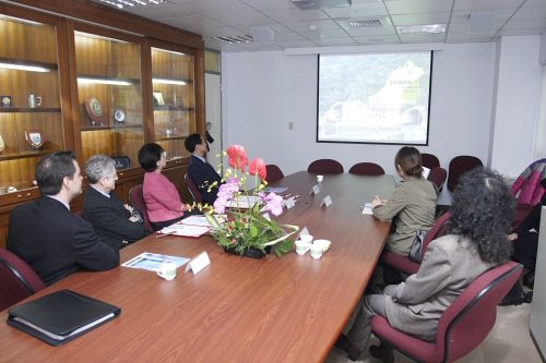 本校校長張家宜與海外留學基金會（SAF）董事長Prof. John Belcher簽訂備忘錄，成為國內第一所與該基金會簽約之學校，拓展本校招收國外學生或學生出國研習的管道。