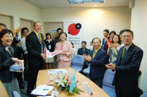 本校與密蘇里大學合作建立的「數位學習使用效能測試實驗室」，提供師生數位學習最佳效能的場所，象徵本校國際學術合作邁向另一個新里程碑。