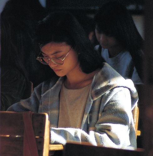 本校大一必修英文，自本學期起改以大會考、統一命題的方式評量學生學習成效，並於期中考後配合執行補救教學，以有效提升學生英文程度。