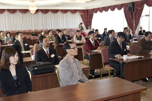 以「外國文學」「語言學」「外語教學」及「翻譯」等四方面來探討較適合華人的外語教學為主題的「2007年淡江大學－北京大學外國語言文學論壇」，在淡水校園舉行。