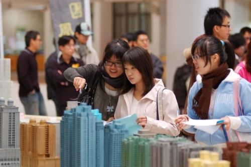 本校土木工程學系之「風工程週」在淡水校園工學大樓3樓大廳、風洞實驗室舉行展覽及體驗，讓全校暸解在國內研究風工程方面具有舉足輕重地位的本校風工程研究中心。