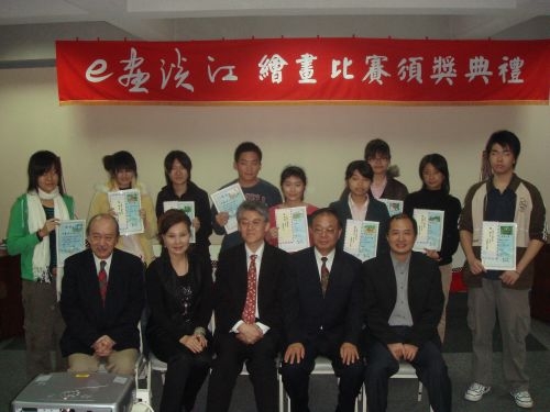 「台灣水墨畫精品展」與「e畫淡江」繪畫作品分別於文錙藝術中心與海事博物館展出，讓參觀者體會從日本發燒回台的高水準精品、科技與人文完美結合的作品。