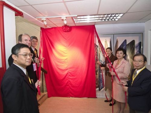 本校與密蘇里大學合作建立的「數位學習使用效能測試實驗室」，提供師生數位學習最佳效能的場所，象徵本校國際學術合作邁向另一個新里程碑。