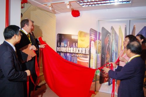 本校與密蘇里大學合作建立的「數位學習使用效能測試實驗室」，提供師生數位學習最佳效能的場所，象徵本校國際學術合作邁向另一個新里程碑。