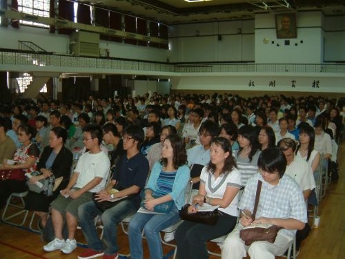 8月15日起至20日止，校友服務暨資源發展處與各縣市校友會合作將於全台，包括金門、澎湖等24縣市舉辦18場新生暨家長座談會，新生及家長都說讚。