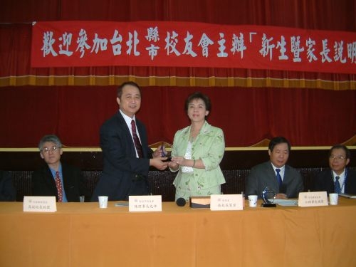 8月15日起至20日止，校友服務暨資源發展處與各縣市校友會合作將於全台，包括金門、澎湖等24縣市舉辦18場新生暨家長座談會，新生及家長都說讚。