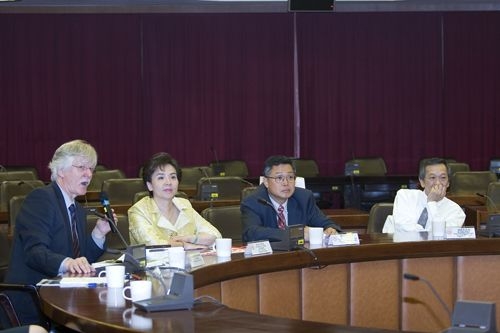 德國布萊梅大學校長Dr. Wilfried Muller及國際交流處處長Dr. Anne Renate Schonhagen)等一行2人蒞校訪問，本校張家宜校長親臨主持及接待。