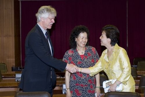 德國布萊梅大學校長Dr. Wilfried Muller及國際交流處處長Dr. Anne Renate Schonhagen)等一行2人蒞校訪問，本校張家宜校長親臨主持及接待。