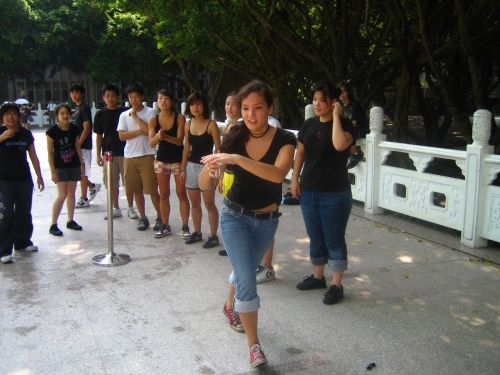 「2007海外華裔青年語文研習班」7月9日至8月19日在本校淡水校園熱鬧展開，是全球華裔青年認識台灣及本校的最佳捷徑。