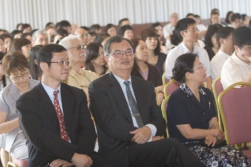 8月1日上午10時在淡水校園覺生國際會議廳舉行96學年度新設單位布達及單位主管交接典禮，校長張家宜博士親臨主持。新的行政團隊為本校注入教學與行政服務品質的元素。