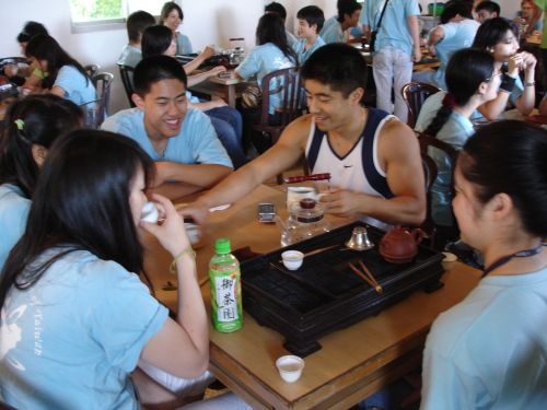 「2007海外華裔青年語文研習班」7月9日至8月19日在本校淡水校園熱鬧展開，是全球華裔青年認識台灣及本校的最佳捷徑。