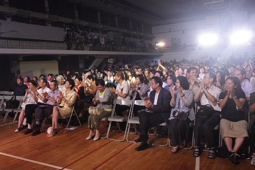 「唱自己的歌演唱會 30年後再見李雙澤」演唱會於淡水校園學生活動中心舉行，老中青歌手齊聚，淡江人獨特的凝聚力、向心力讓人感動不已。