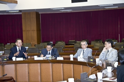 日本國立九州大學校長Tisato Kajiyama 博士蒞校拜會本校張校長家宜，並洽談兩校國際學術合作交流事宜。