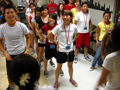 「2008海外華裔青年語文研習班」7月8日至8月18日在本校淡水校園熱鬧展開，印證本校推動國際化建立良好的口碑，並提供全球華裔青年與本校學生學習語言、擴展視野、建立情誼的最佳捷徑。