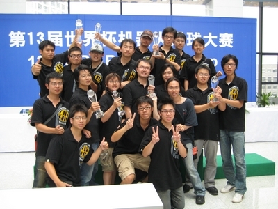 本校電機系足球機器人研發團隊以優異的研發與創新能力，於上週在中國大陸青島所舉行之「2008 FIRA ( Federation of International Robot-Soccer Association ) 世界盃機器人足球賽」，奪下「視覺全自主機器人組(RoboSot League)冠軍」及「人形機器人組(HuroSot)的障礙跑、舉重及罰踢三項冠軍」。