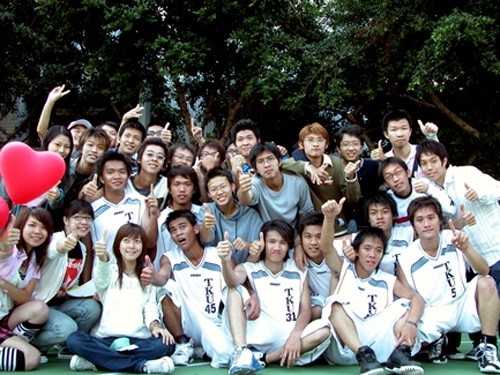 1111人力銀行日前公布2008企業最愛校系排行調查，結果本校榮獲私校第1名，再次印證了企業期待的人才在淡江。