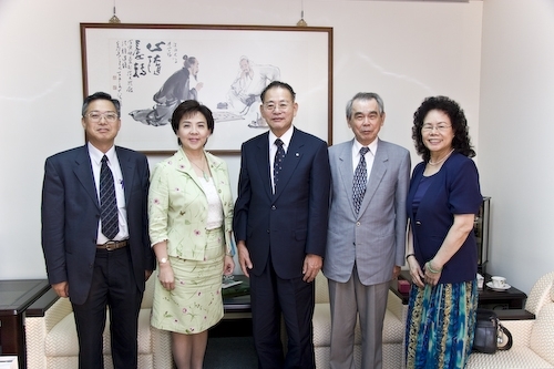 日本國立九州大學校長Tisato Kajiyama 博士蒞校拜會本校張校長家宜，並洽談兩校國際學術合作交流事宜。